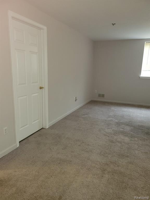 8956 E HARDWOOD Drive N, Belleville, MI 48111 — Photo 27