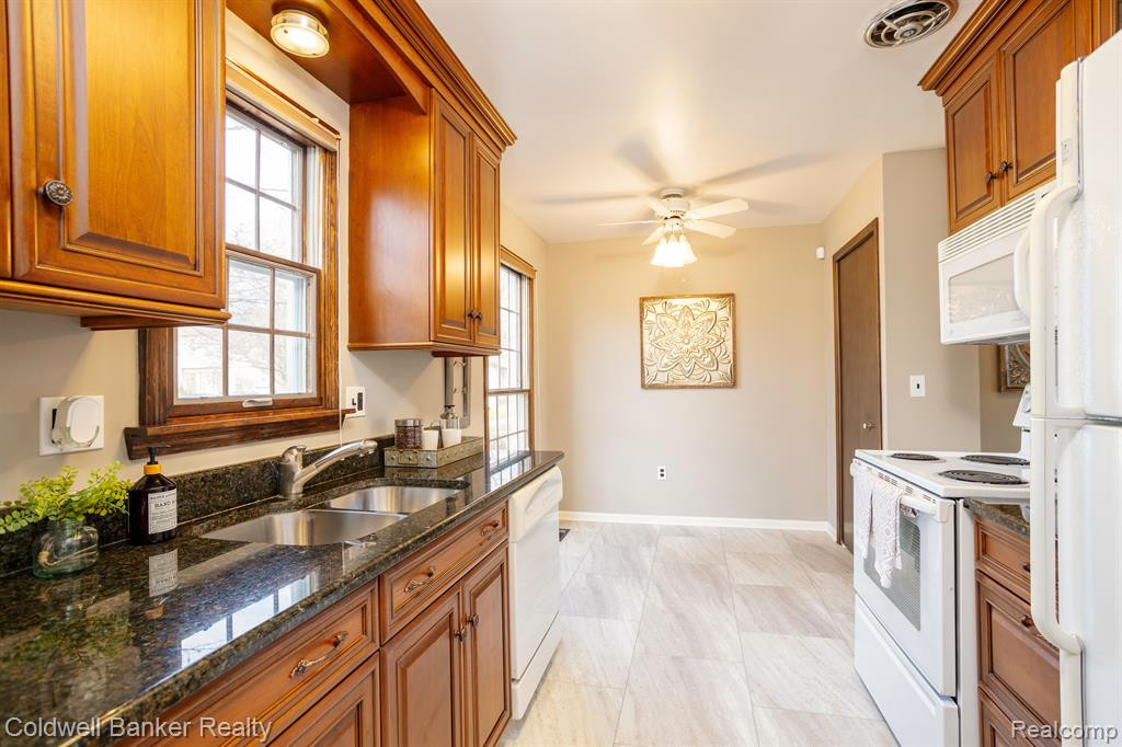 24548 BASHIAN Drive, Novi, MI — Photo 11
