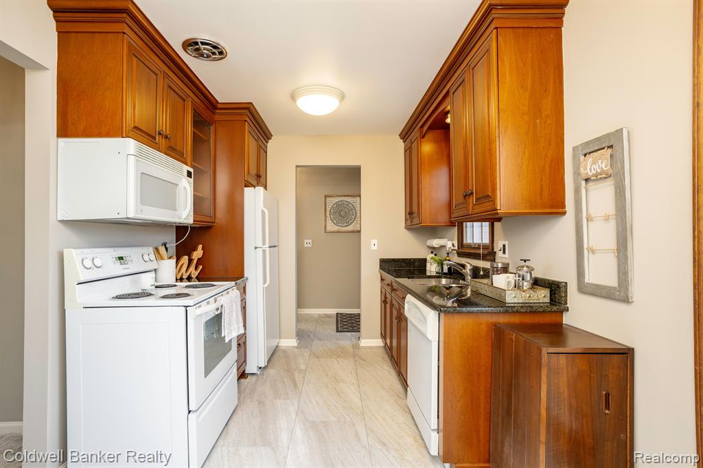 24548 BASHIAN Drive, Novi, MI — Photo 13