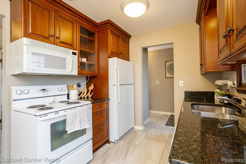 24548 BASHIAN Drive, Novi, MI — Photo 14