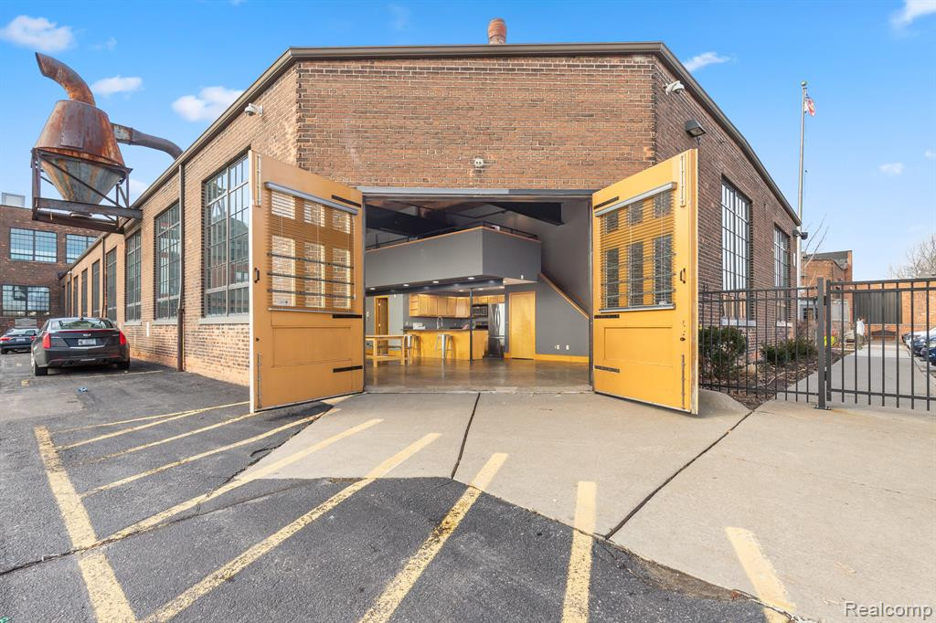 3434 RUSSELL Street, 16-302, Detroit, MI 48207 — front exterior