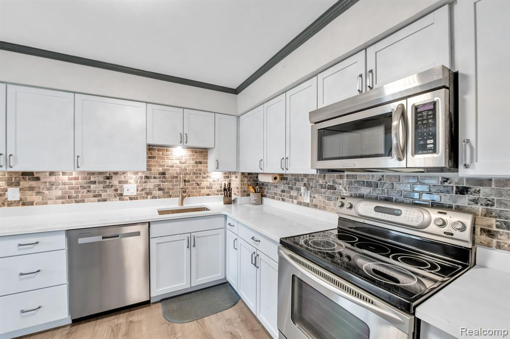 41725 BEDFORD Drive, Canton, MI 48187 — Photo 8
