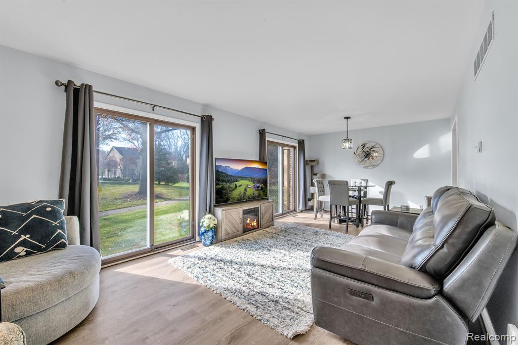 41725 BEDFORD Drive, Canton, MI 48187 — Photo 9