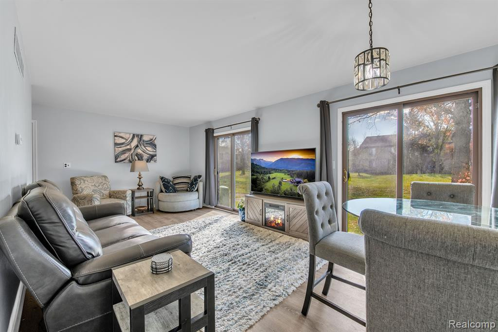 41725 BEDFORD Drive, Canton, MI 48187 — Photo 10