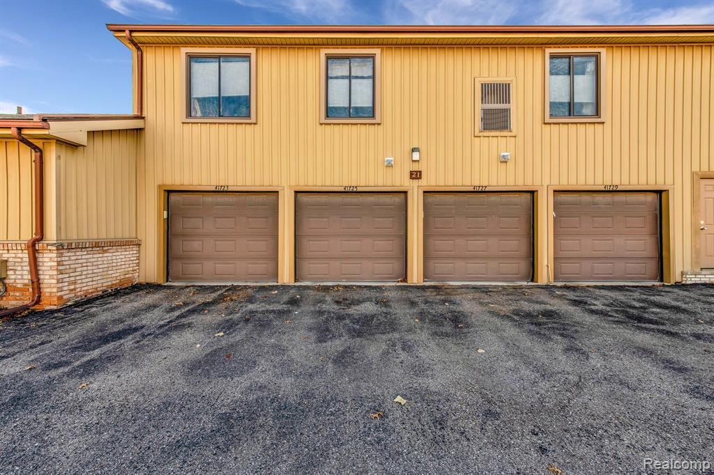 41725 BEDFORD Drive, Canton, MI 48187 — Photo 25