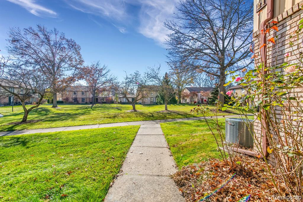 41725 BEDFORD Drive, Canton, MI 48187 — Photo 27