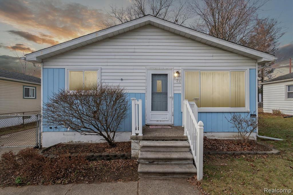571 BAGLEY Avenue, Ypsilanti, MI 48198 — Photo 2