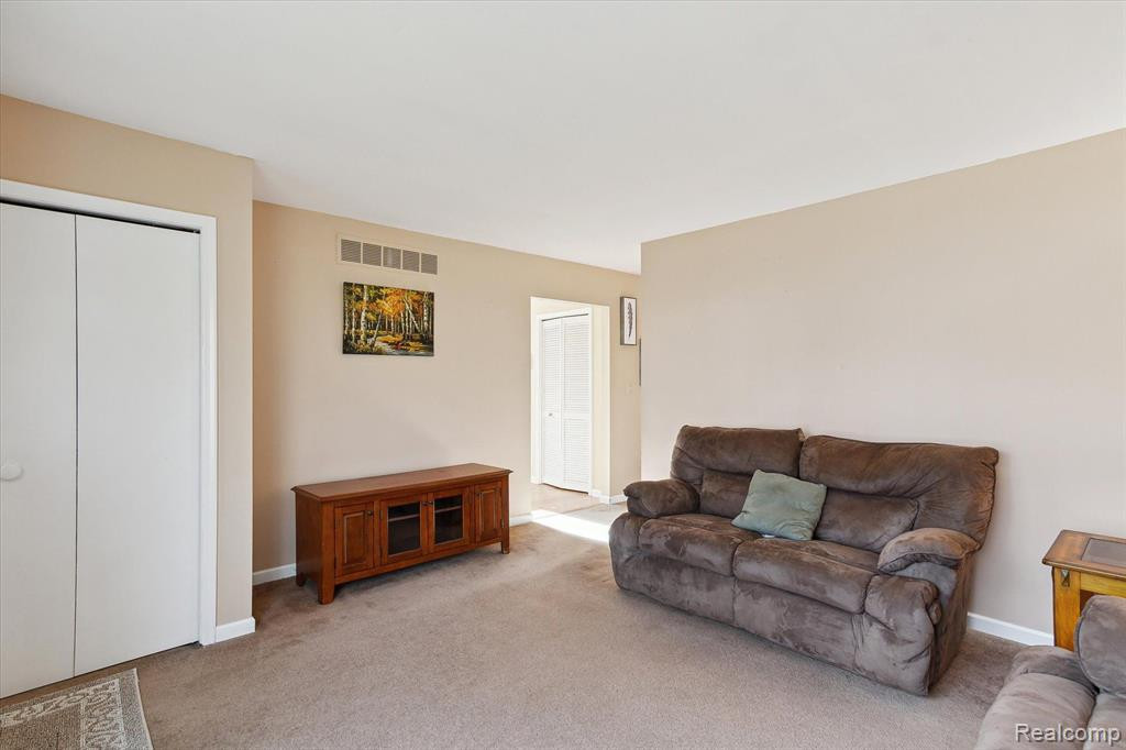 571 BAGLEY Avenue, Ypsilanti, MI 48198 — Photo 8