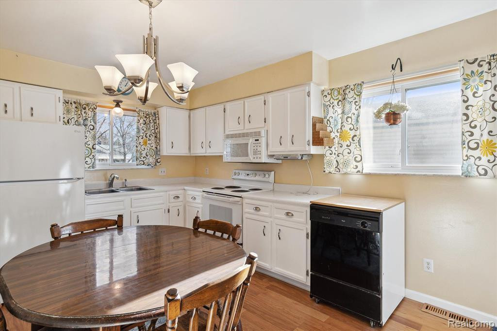 571 BAGLEY Avenue, Ypsilanti, MI 48198 — Photo 11