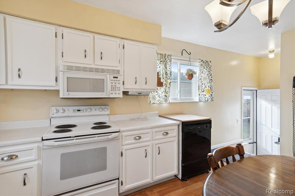 571 BAGLEY Avenue, Ypsilanti, MI 48198 — Photo 13