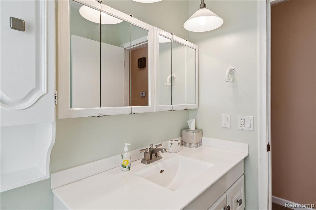 571 BAGLEY Avenue, Ypsilanti, MI 48198 — Photo 20