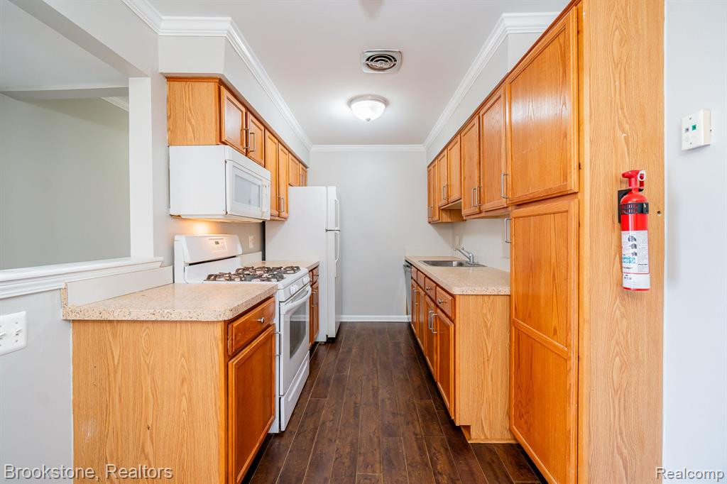 44467 SAVERY Drive, Canton, MI 48187 — Photo 11