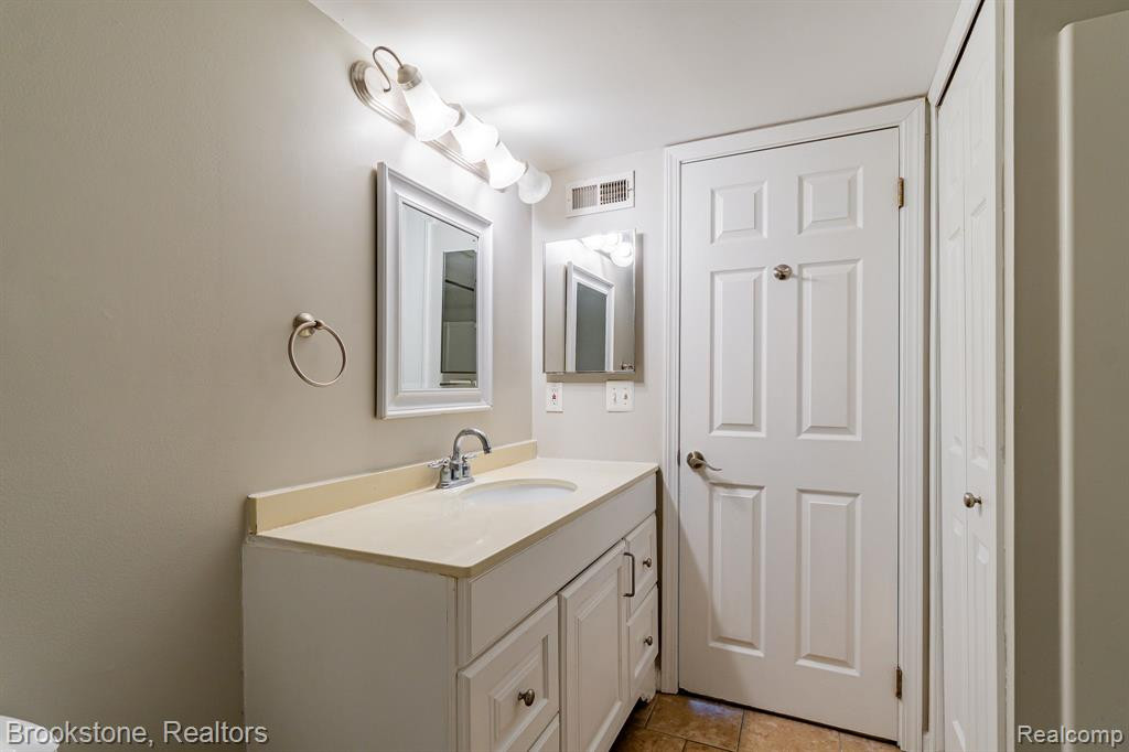 44467 SAVERY Drive, Canton, MI 48187 — Photo 20
