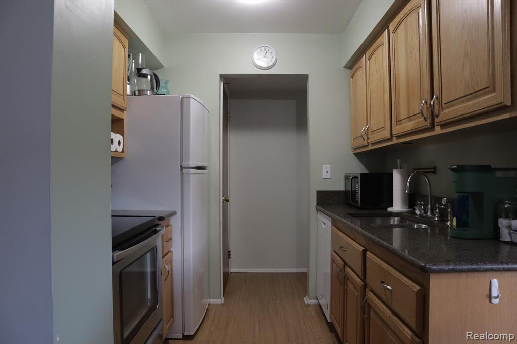 8237 BRISTOL Street, Westland, MI — Photo 13