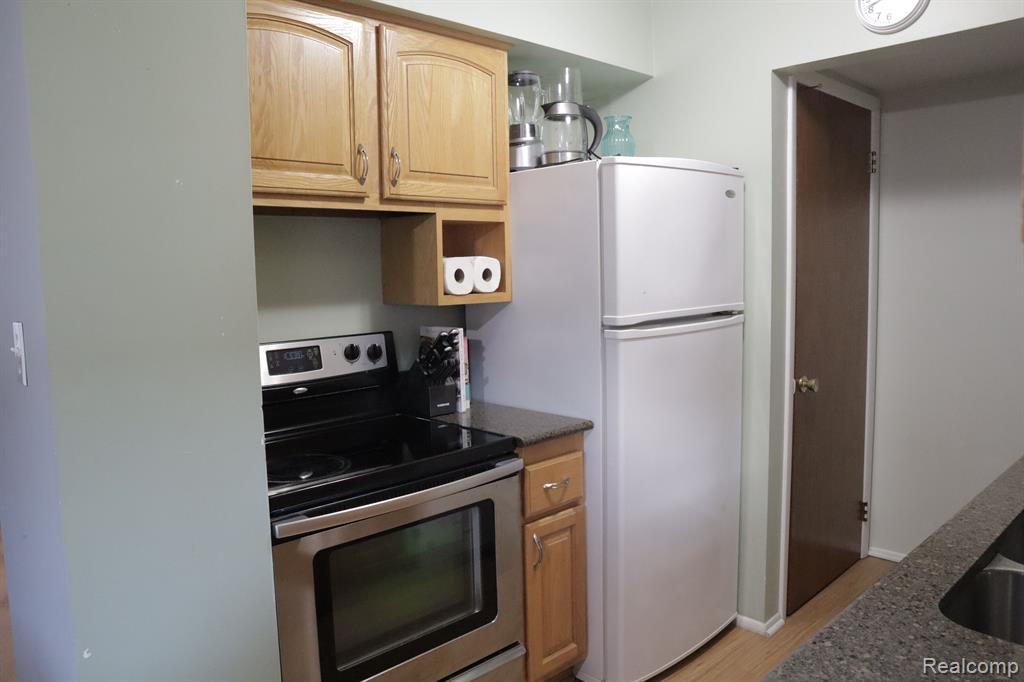 8237 BRISTOL Street, Westland, MI — Photo 14