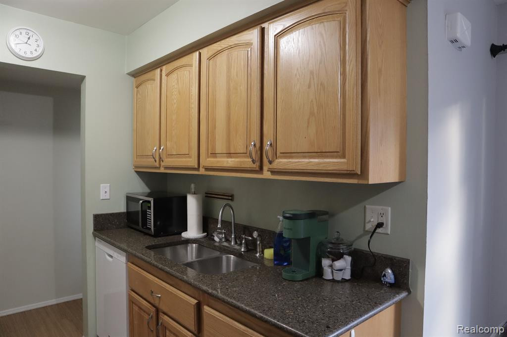 8237 BRISTOL Street, Westland, MI — Photo 15