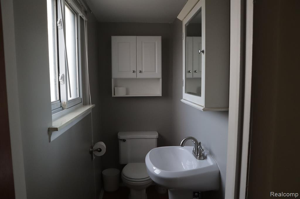 8237 BRISTOL Street, Westland, MI — Photo 16