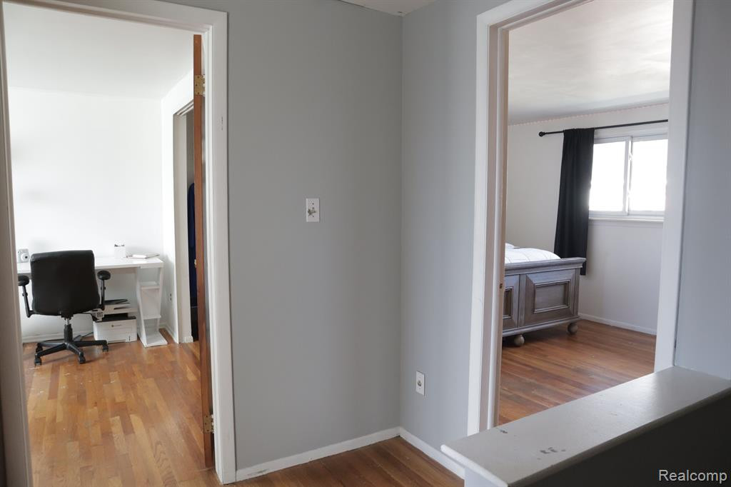 8237 BRISTOL Street, Westland, MI — Photo 17