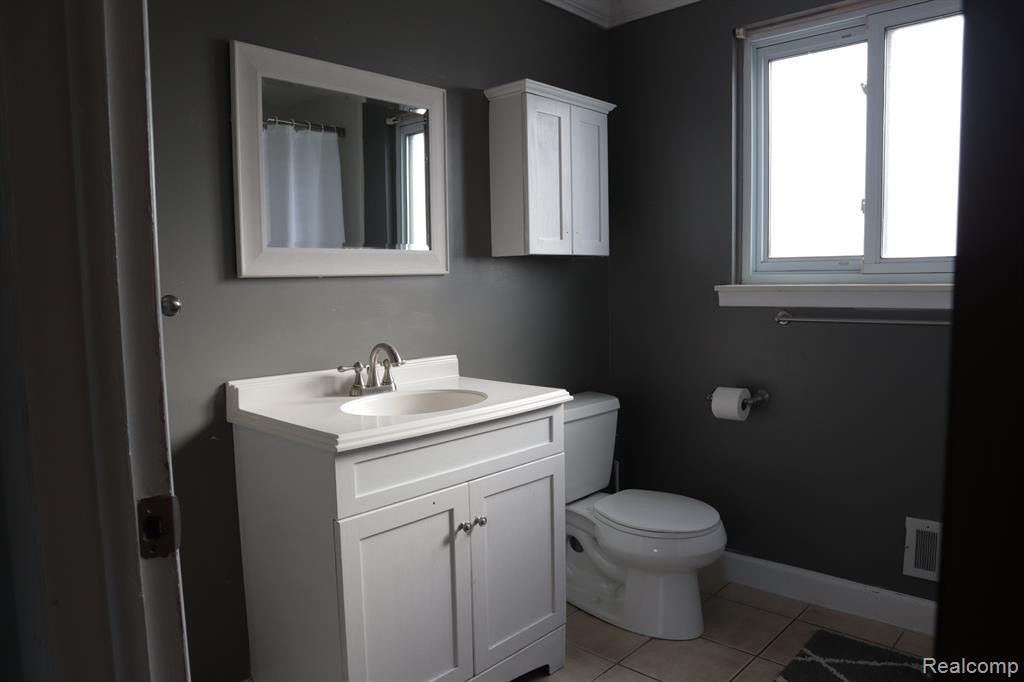 8237 BRISTOL Street, Westland, MI — Photo 24