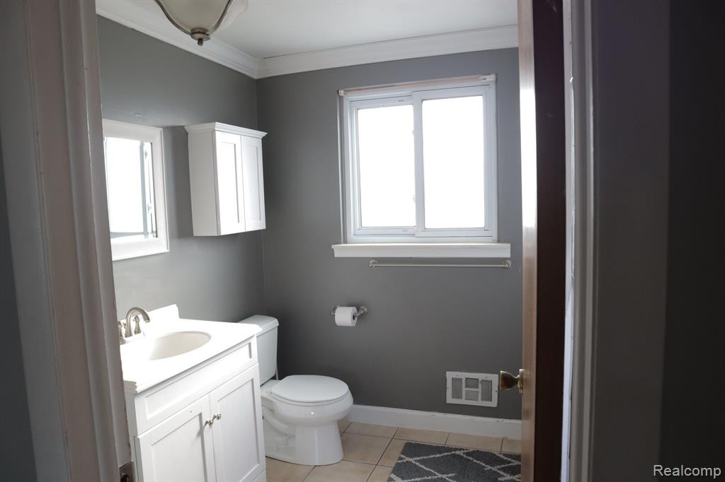 8237 BRISTOL Street, Westland, MI — Photo 26