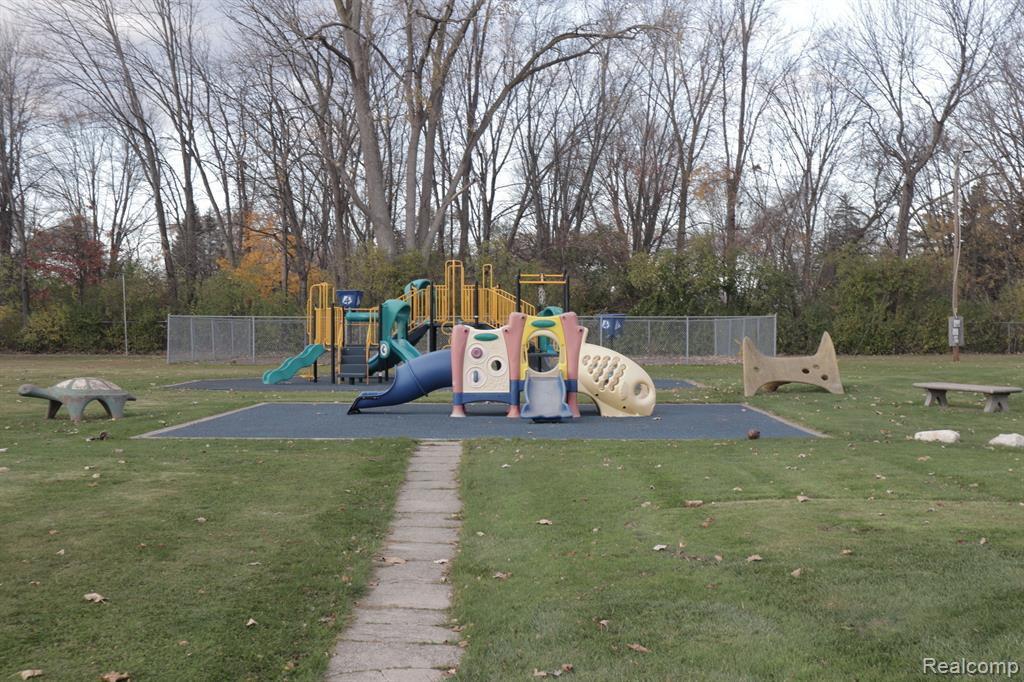 8237 BRISTOL Street, Westland, MI — Photo 37