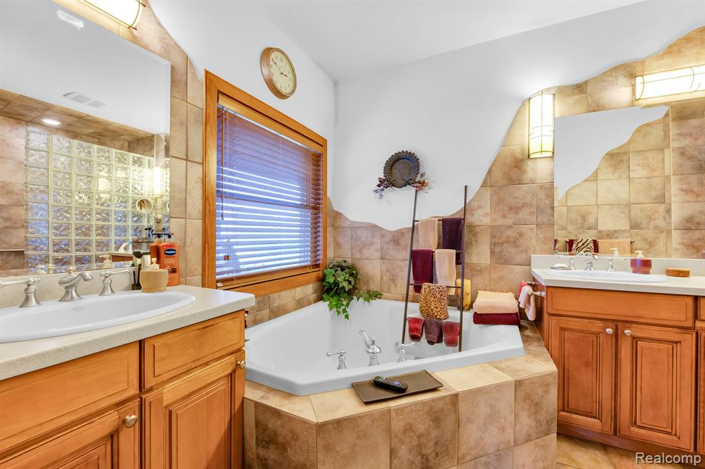 1407 W JOY Road, Ann Arbor, MI 48105 — Photo 32