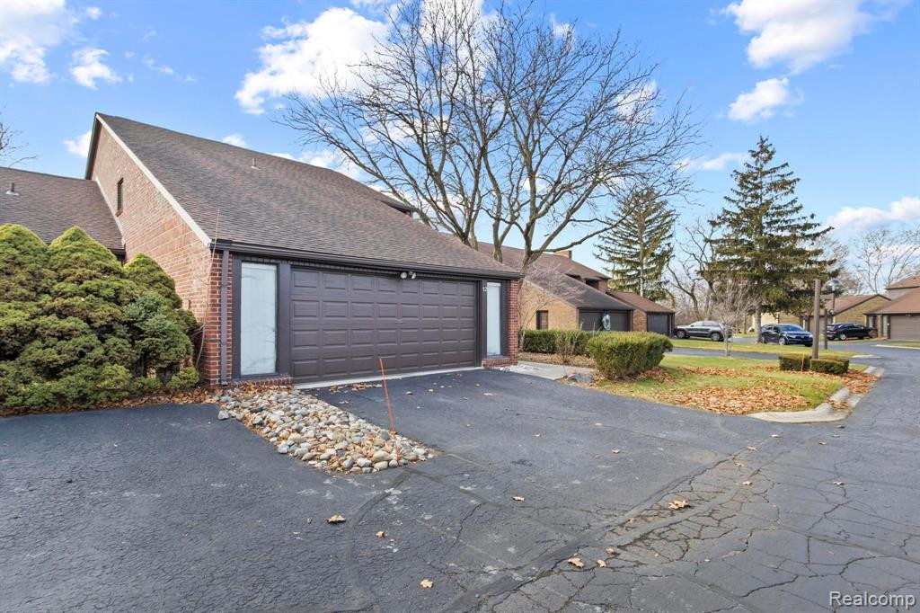 12 BLAIR Lane, Dearborn, MI 48120 — Photo 3