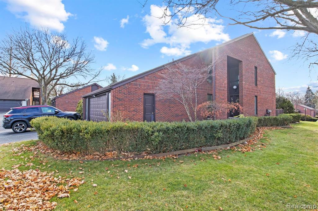 12 BLAIR Lane, Dearborn, MI 48120 — Photo 4