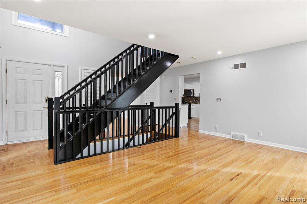 12 BLAIR Lane, Dearborn, MI 48120 — Photo 9