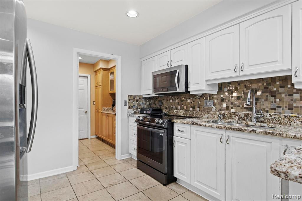 12 BLAIR Lane, Dearborn, MI 48120 — Photo 14