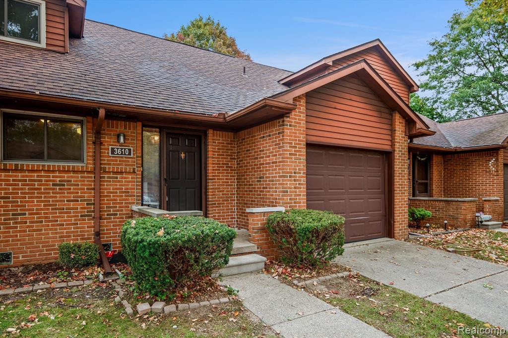 3610 OLD CREEK Road, Troy, MI 48084 — Photo 2