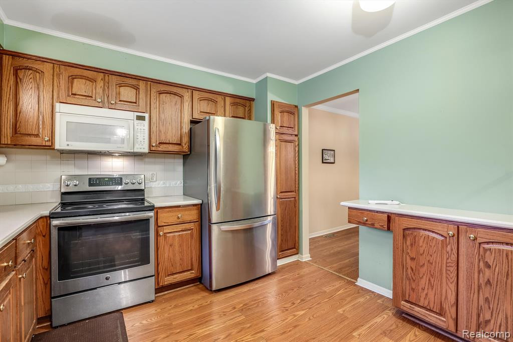 3610 OLD CREEK Road, Troy, MI 48084 — Photo 8