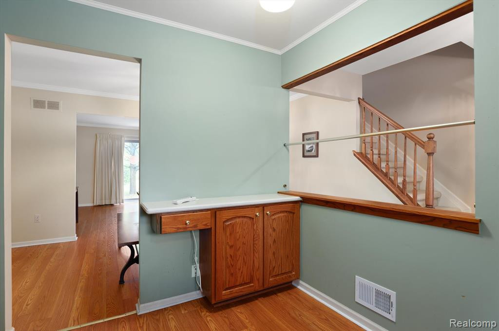 3610 OLD CREEK Road, Troy, MI 48084 — Photo 10