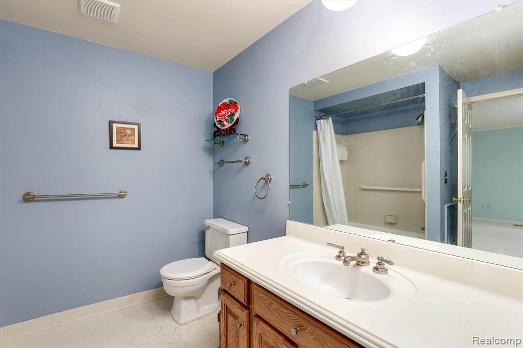 3610 OLD CREEK Road, Troy, MI 48084 — Photo 13