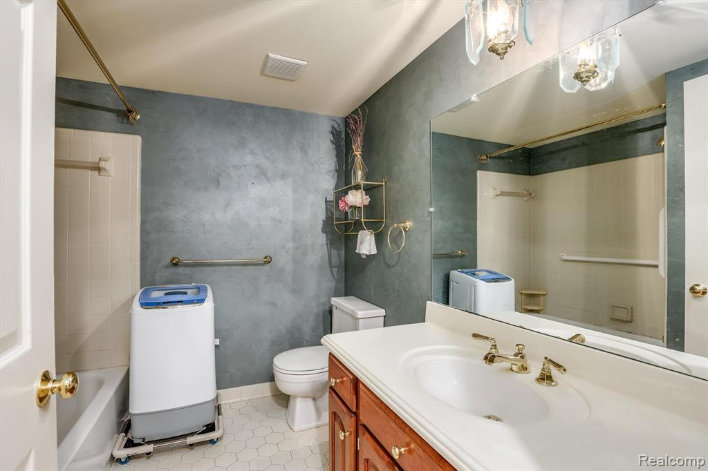 3610 OLD CREEK Road, Troy, MI 48084 — Photo 18