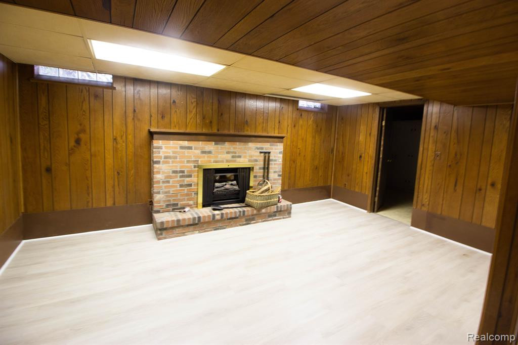 3610 OLD CREEK Road, Troy, MI 48084 — Photo 22