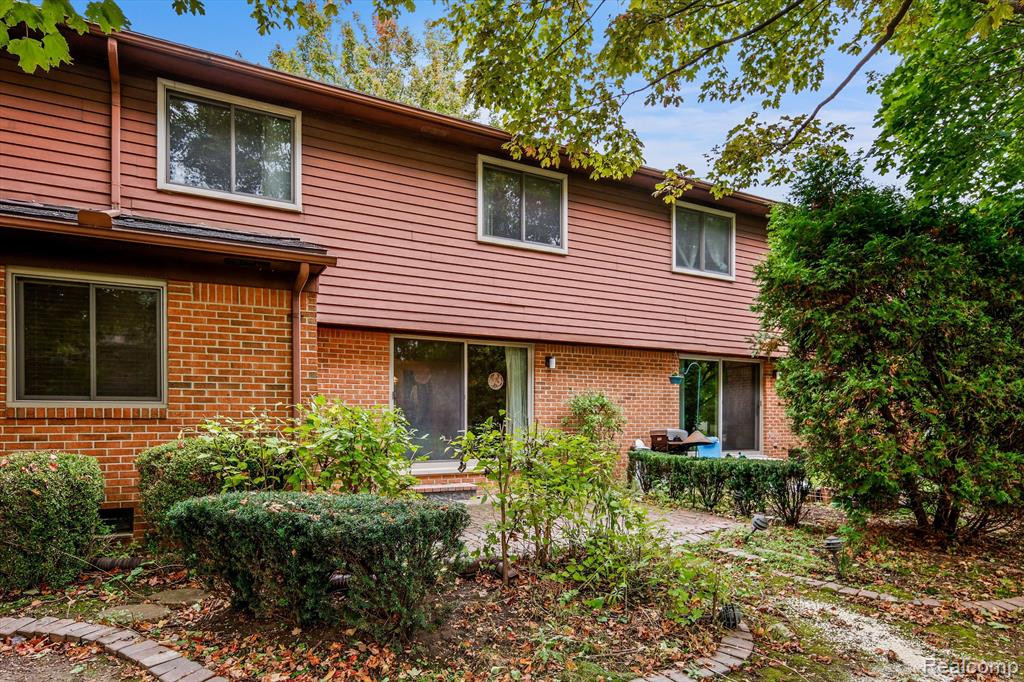 3610 OLD CREEK Road, Troy, MI 48084 — Photo 26