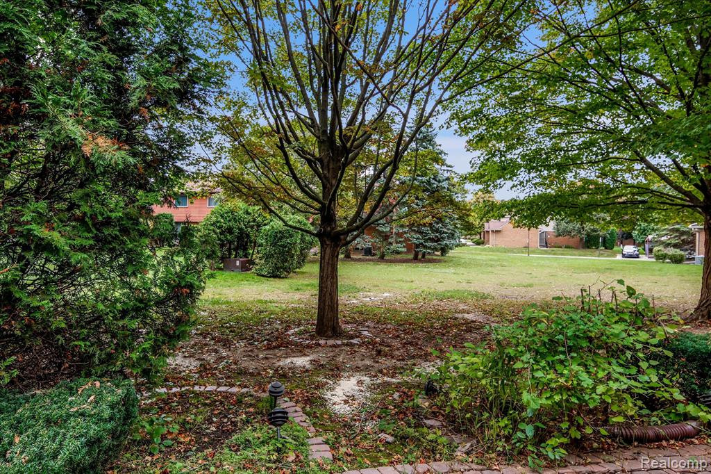 3610 OLD CREEK Road, Troy, MI 48084 — Photo 28