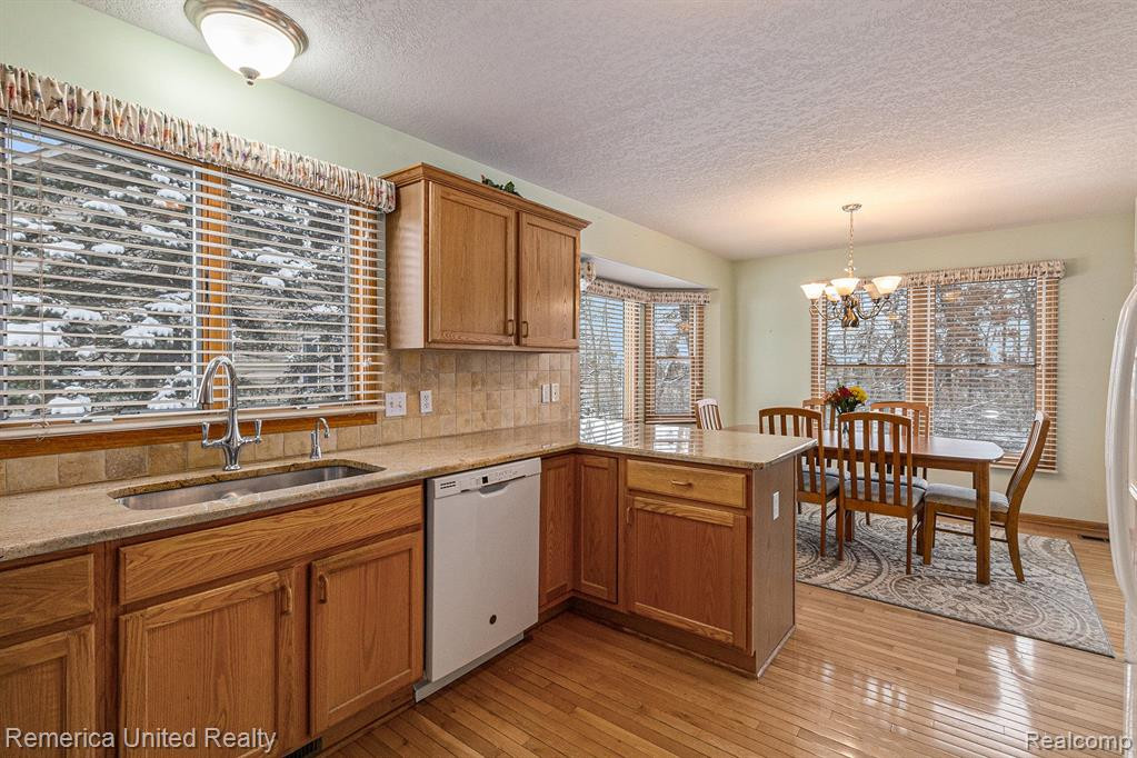 939 PERSIMMON Drive, Brighton, MI 48116 — Photo 8