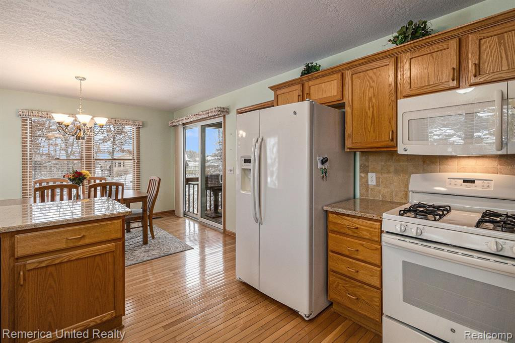 939 PERSIMMON Drive, Brighton, MI 48116 — Photo 9