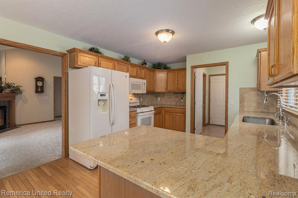 939 PERSIMMON Drive, Brighton, MI 48116 — Photo 10