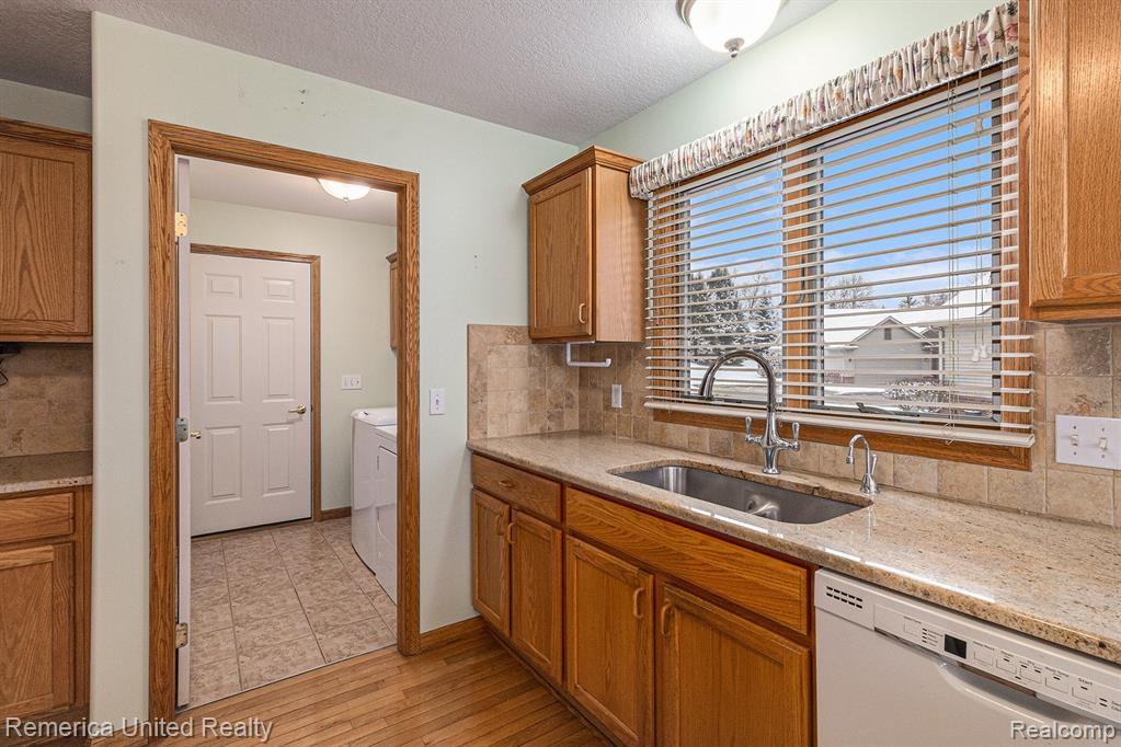 939 PERSIMMON Drive, Brighton, MI 48116 — Photo 12