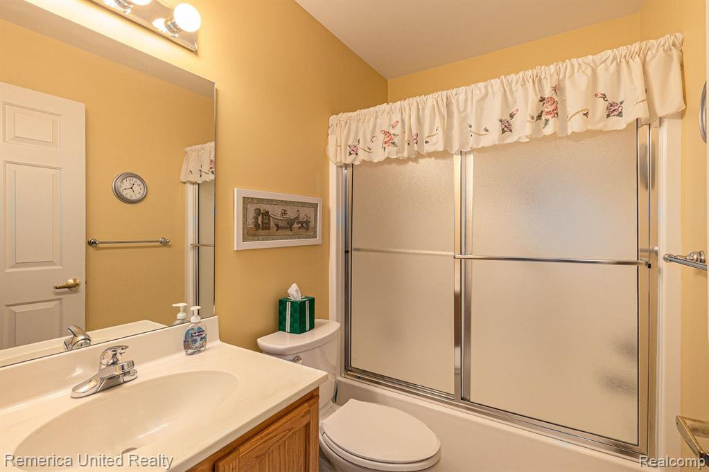 939 PERSIMMON Drive, Brighton, MI 48116 — Photo 21