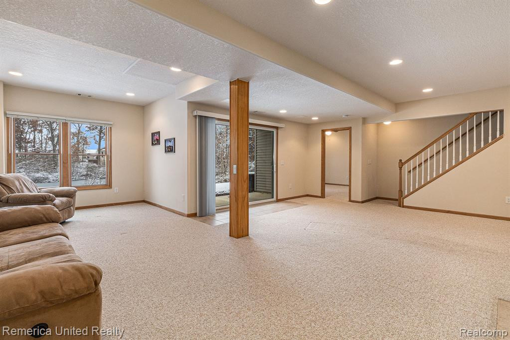 939 PERSIMMON Drive, Brighton, MI 48116 — Photo 25