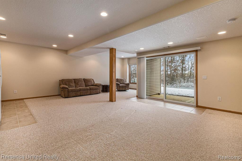 939 PERSIMMON Drive, Brighton, MI 48116 — Photo 27