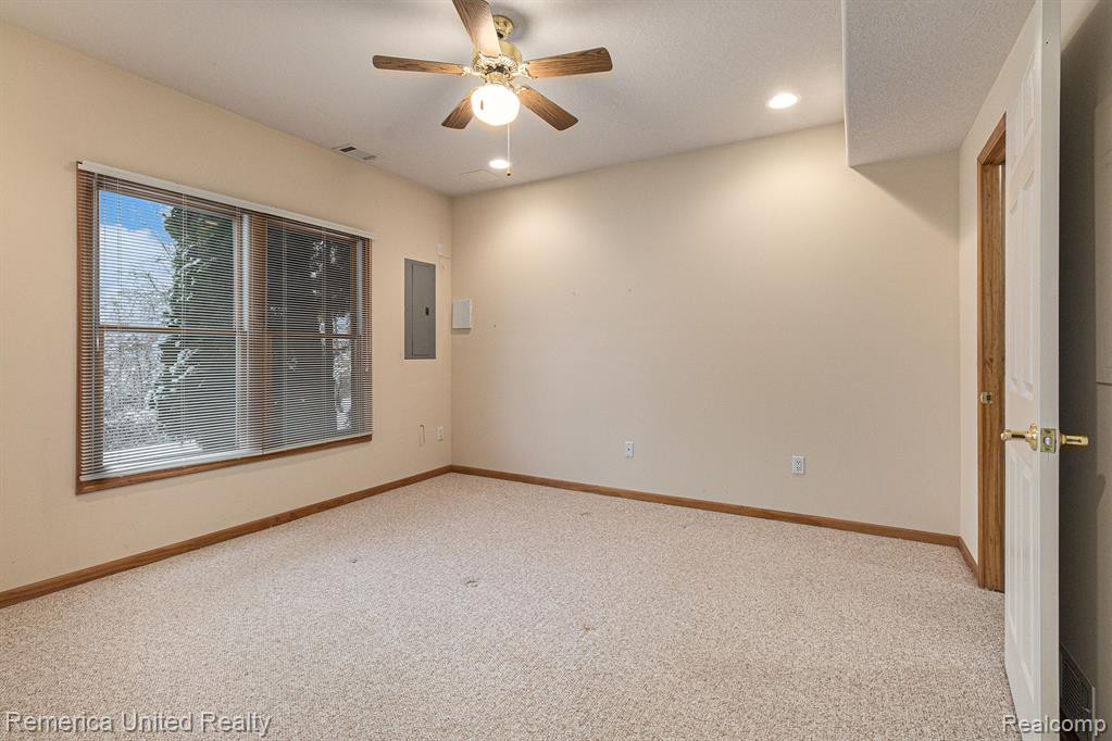 939 PERSIMMON Drive, Brighton, MI 48116 — Photo 28