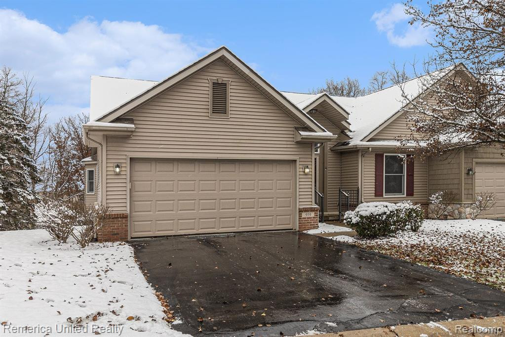 939 PERSIMMON Drive, Brighton, MI 48116 — Photo 31