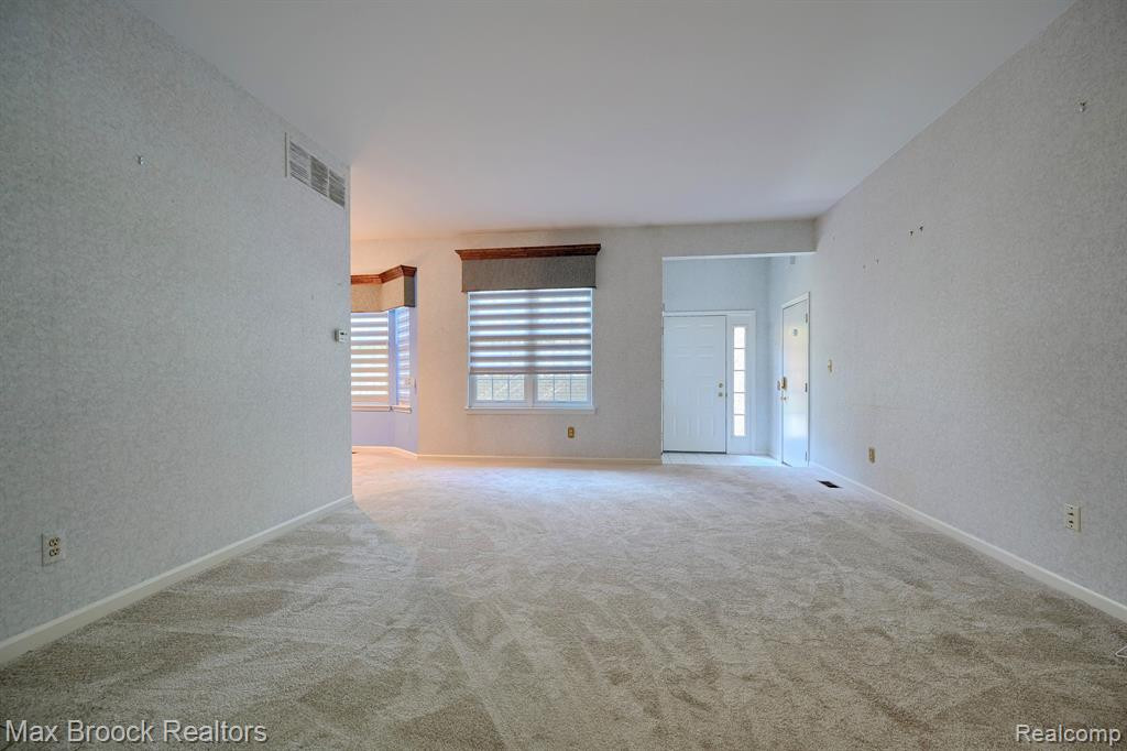 29389 BREEZEWOOD, Farmington Hills, MI 48331 — Photo 4