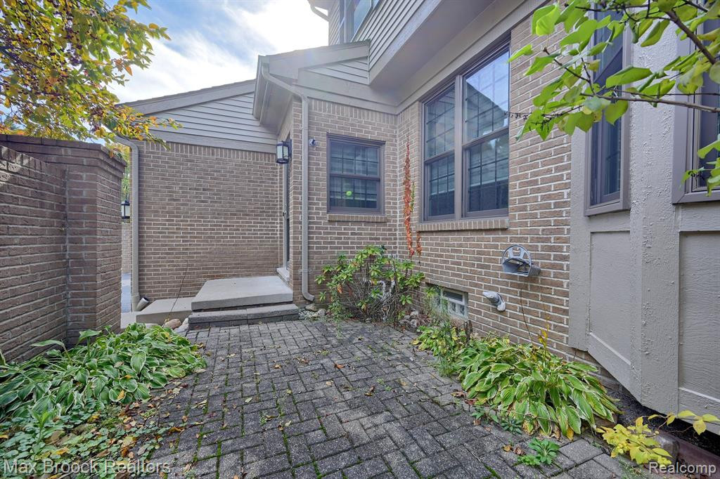 29389 BREEZEWOOD, Farmington Hills, MI 48331 — Photo 26