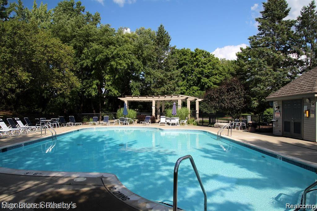 29389 BREEZEWOOD, Farmington Hills, MI 48331 — Photo 32